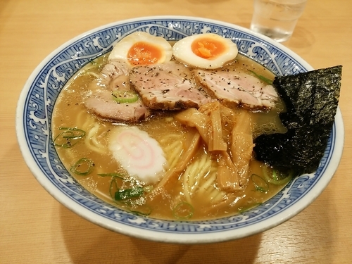 「特製中華そば大盛り」@中華そば 青葉 池袋サンシャイン店の写真