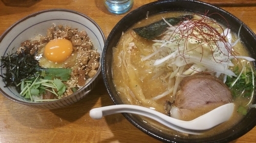 「【冬季限定】淡麗味噌バター＋チャーシュー玉子掛けご飯」@麺屋 鶏口の写真