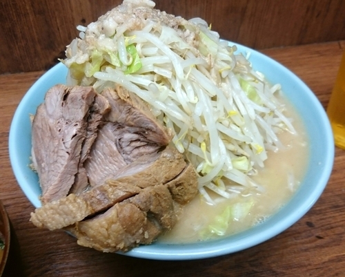 「ぶた入りラーメン　生とじ玉子」@ラーメン二郎 池袋東口店の写真