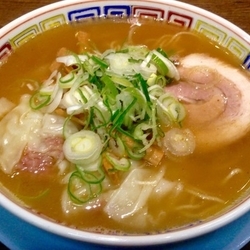 雲呑煮干しそば　870円