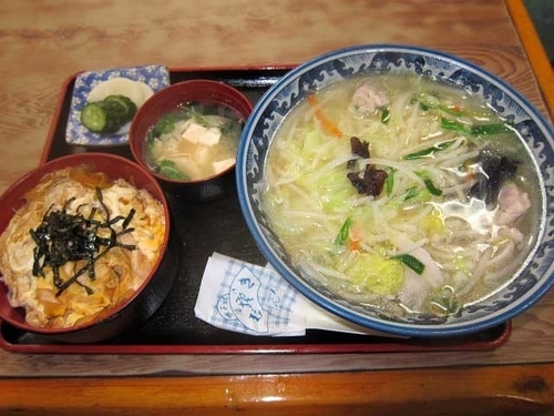 「タンメンと親子丼　850円（ランチ）」@辰巳庵の写真