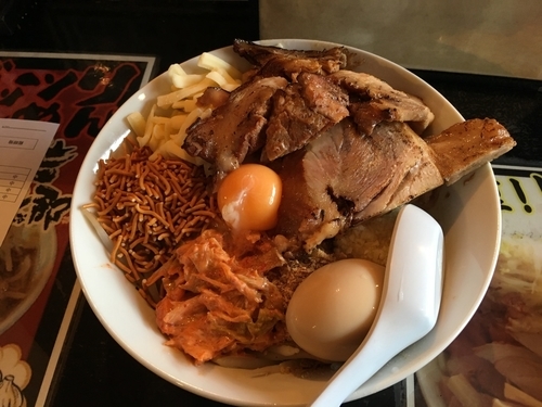 「ガッツリまぜそば＋豚まし＋味玉」@若旦那の写真