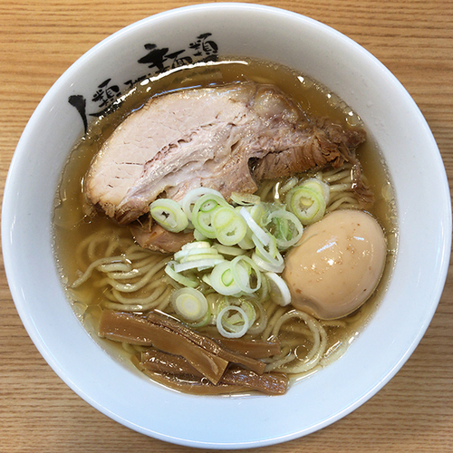 「らーめん macro＋特選こだわり煮玉子」@人類みな麺類の写真