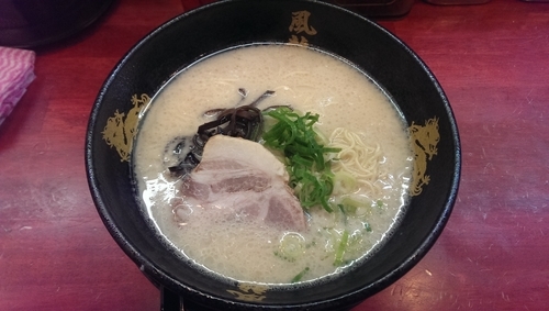 「ラーメン、替玉ｗ」@とんこつラーメン 博多風龍 渋谷店の写真