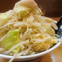 ラーメン小ブタ ヤサイマシニンニクマシアブラ多め