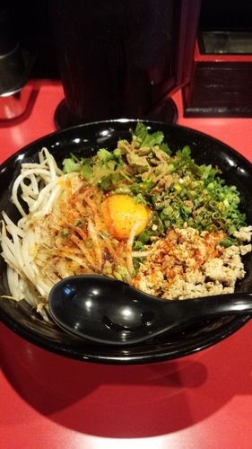 「Mazesoba with cilantro topping」@辛味噌拉麺BOMBERの写真