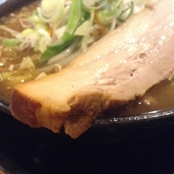 野菜たっぷりうま煮醤油ラーメン