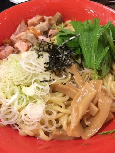 「塩油そば」@釜炊きとんこつ 品川製麺所 新宿2丁目店の写真