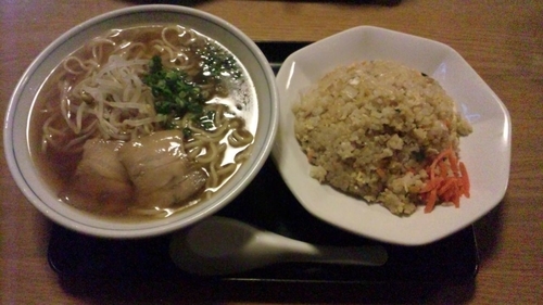 「半チャンらーめん」@ラーメン居酒屋 集居の写真