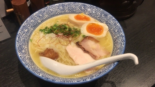 「味玉入り 濃厚鶏白湯そば」@麺屋武一 初台店の写真