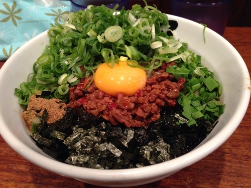 「九条ネギ増し台湾混ぜそば」@麺屋こころ 六角橋店の写真