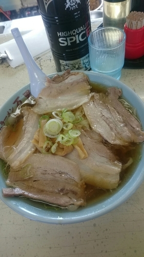 「ニンニクチャーシュウラーメン  大盛り ９９０円」@万里の写真