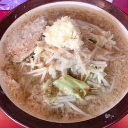 ラーメン 極太麺 ニンニク 背アブラ 味濃いめ