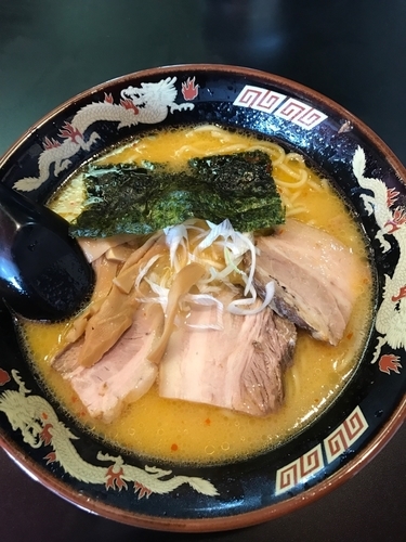 「とんこつらーめん➕麺固め➕ミニチャーシュー丼」@ラーメン屋の写真