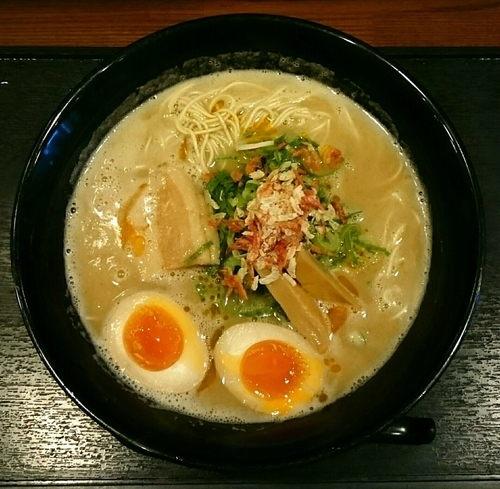 「海老豚骨ラーメン 味玉」@麺匠 えい蔵の写真
