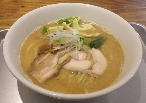 「鮮魚だしの白味噌らーめん(限定)800円」@らーめん なぶら 京王八王子店の写真