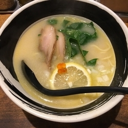 鮭カマ出汁ラーメン レモン風味
