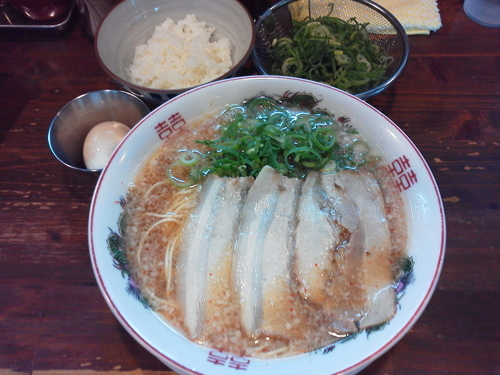 「中華そば並600＋九条ねぎ・小ごはん・卵各50＝750円」@中華そば専門店 麺や 和楽の写真