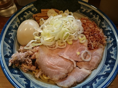 「燻玉油そば＋チャーシュー１枚」@兎に角 松戸店の写真