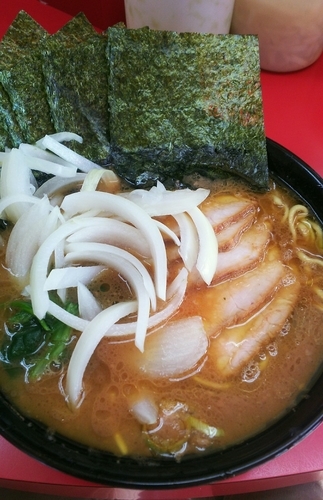 「チャーシュー麺(あぶら多 固め)海苔 玉ねぎ」@ラーメン杉田家の写真