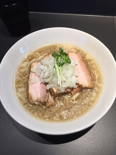 「限定 中華そばプラス背脂&チャーシュー&ご飯」@煮干乱舞の写真