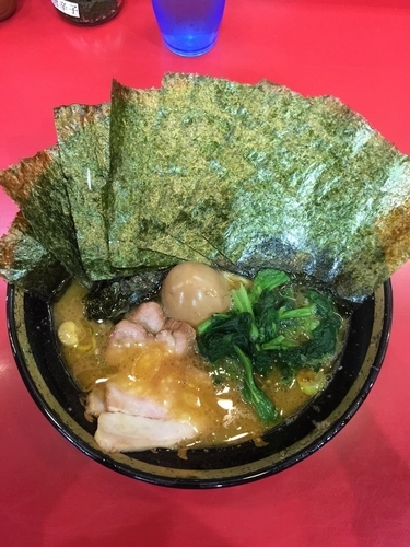「ラーメン+海苔+味玉」@家系総本山 ラーメン吉村家の写真