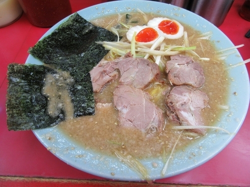 「ネギ味噌チャーシューメン８９０円＋中盛１００円＋味玉６０円」@ラーメンショップ 牛久結束店の写真