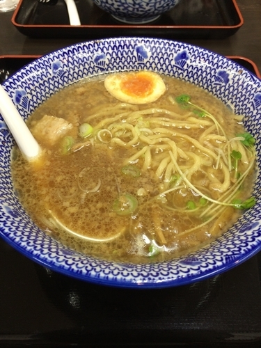 「こってり極太醤油ラーメン」@愛と情熱のらーめん屋 皐月亭の写真