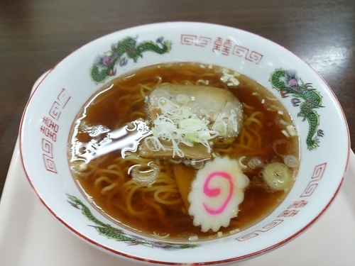 「醤油ラーメン(並盛)500円」@御山亭の写真