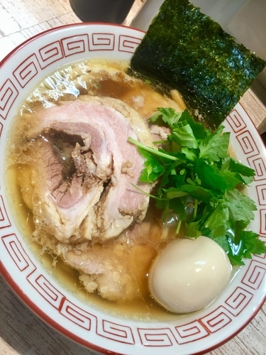 「【気まぐれ限定】イベリコ豚の和出汁中華そば850＋特製250」@中華そば 四つ葉の写真