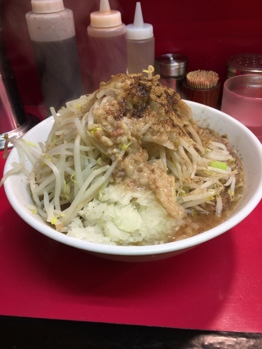 「豚ラーメン 野菜アブラ玉ねぎ魚粉」@豚ラーメン 蕨店の写真