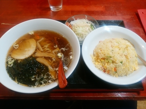 「Ａランチ(醤油ラーメンと半チャーハンのセット)780円」@中国本場的料理 華龍飯店 高崎モントレー店の写真