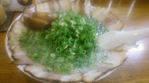 「全部入りラーメン(かた)+ごはん+替玉(かた)」@博多ラーメン ばりこて 高田馬場店の写真