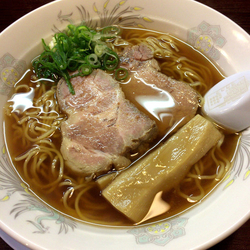 Bランチ（中華そば・茶碗なんこつ丼）800円