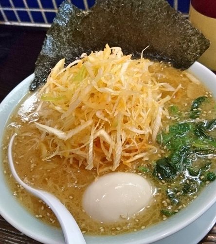 「ネギみそラーメン950(ネギは辛味あり) 味玉100」@げんこつの写真