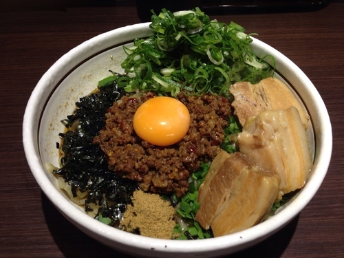 「九条ネギ増しトロ肉台湾混ぜそば」@麺屋はなび 新宿店の写真