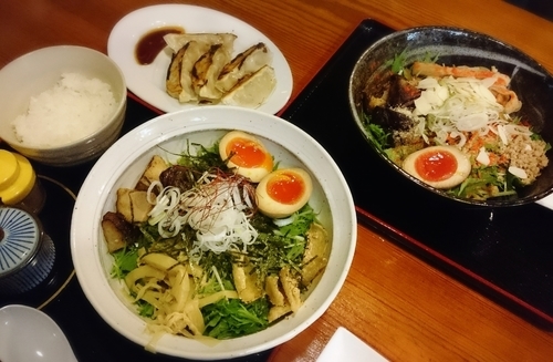 「鶏油そば 大盛 餃子など」@地鶏らーめん 秋津の写真