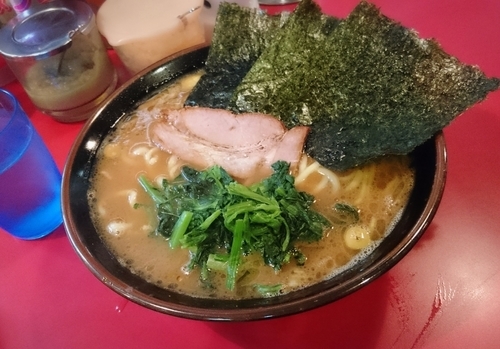 「ラーメン 490円 中盛り」@家系ラーメン 王道の写真