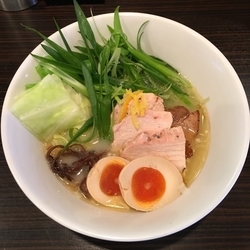 全部のせ鶏そば (950円)