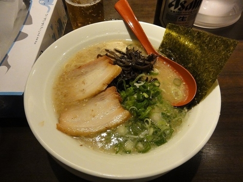 「豚骨白 550円　替え玉/ライス　瓶ビール380円」@博多らーめん 一心堂 蒲田店の写真