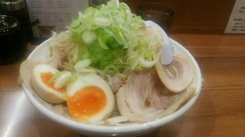 「しょうゆ味玉子らーめん(ｷﾞﾀｷﾞﾀ)+もやし+ﾁｬｰｼｭｰ」@こってりらーめん なりたけ 池袋店の写真