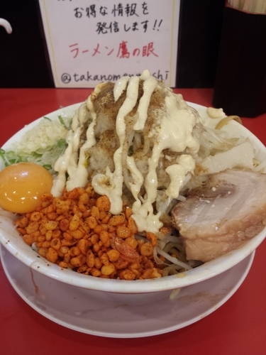 「まぜそば(全マシ➕ガリマヨ)」@鷹の目 獨協大学前本店の写真