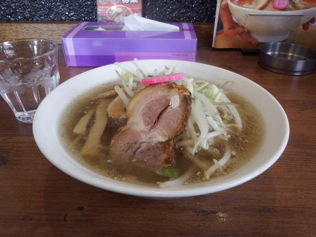 「ハーフラーメン　塩」@ラーメンさんぱち 倶知安店の写真