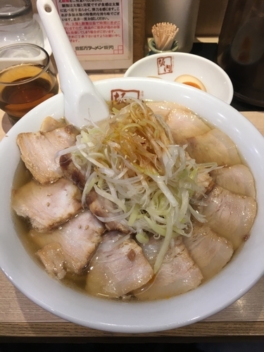 「ねぎ焼豚大盛1,190円」@喜多方ラーメン坂内 新宿西口思い出横丁店の写真