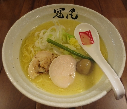 「純白湯らぁめん　800円」@らぁめん冠尾 恵比寿西店の写真