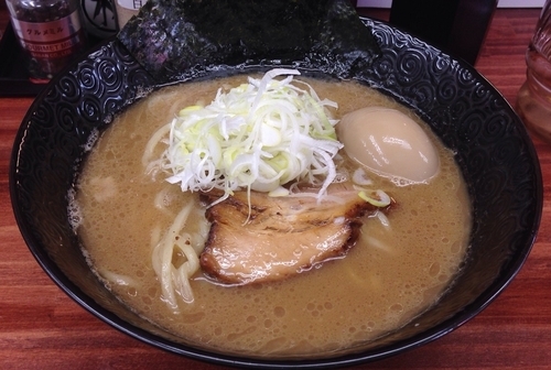 「豚骨しょうゆ(限定)＋味玉＋ごはん」@麺や 睡蓮の写真