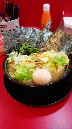 「Ramen with toppings」@家系ラーメン とらきち家の写真