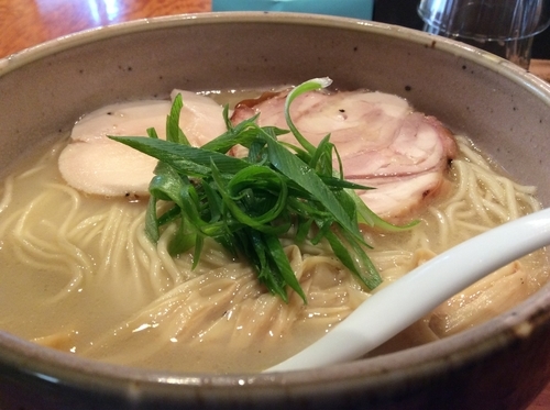 「鶏チャーシュー麺（850円）」@麺屋 臥龍の写真