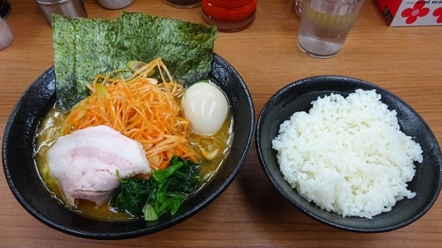 「辛ネギラーメン 並（750円）＋半熟味玉（100円）」@横浜らーめん 若武者の写真