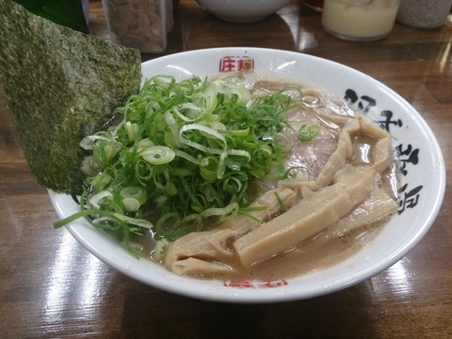 「らぁ麺+九条ねぎ」@麺屋庄太 津久井浜店の写真